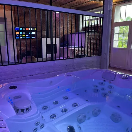 Le Des Ecuries Spa, Domaine De *