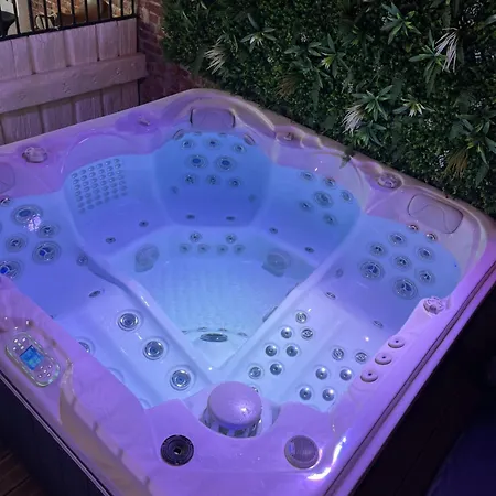 Le Des Ecuries Spa, Domaine De 펜션 *